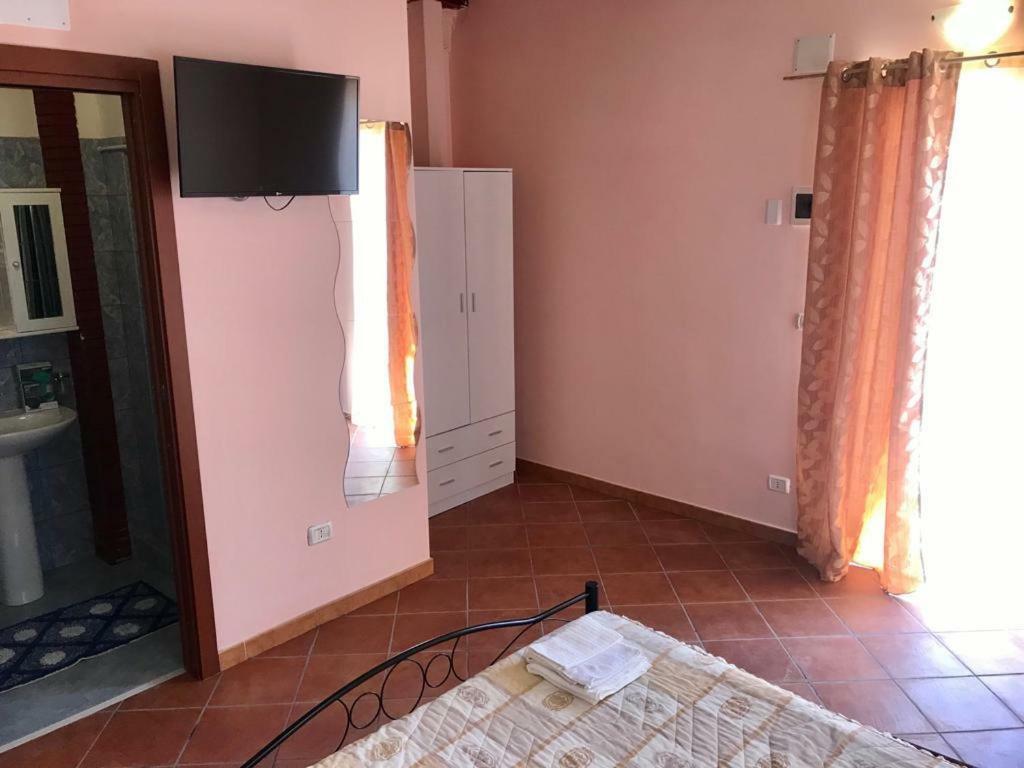 B&B Teodora Gaggi Bagian luar foto